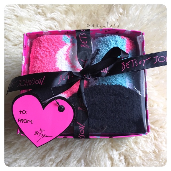🆕 BETSEY JOHNSON 3 pack cozy socks - Picture 2 of 5
